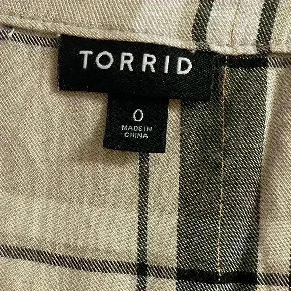 Torrid blouse plaid button front baby doll roll sleeve tab Large - Picture 6 of 7